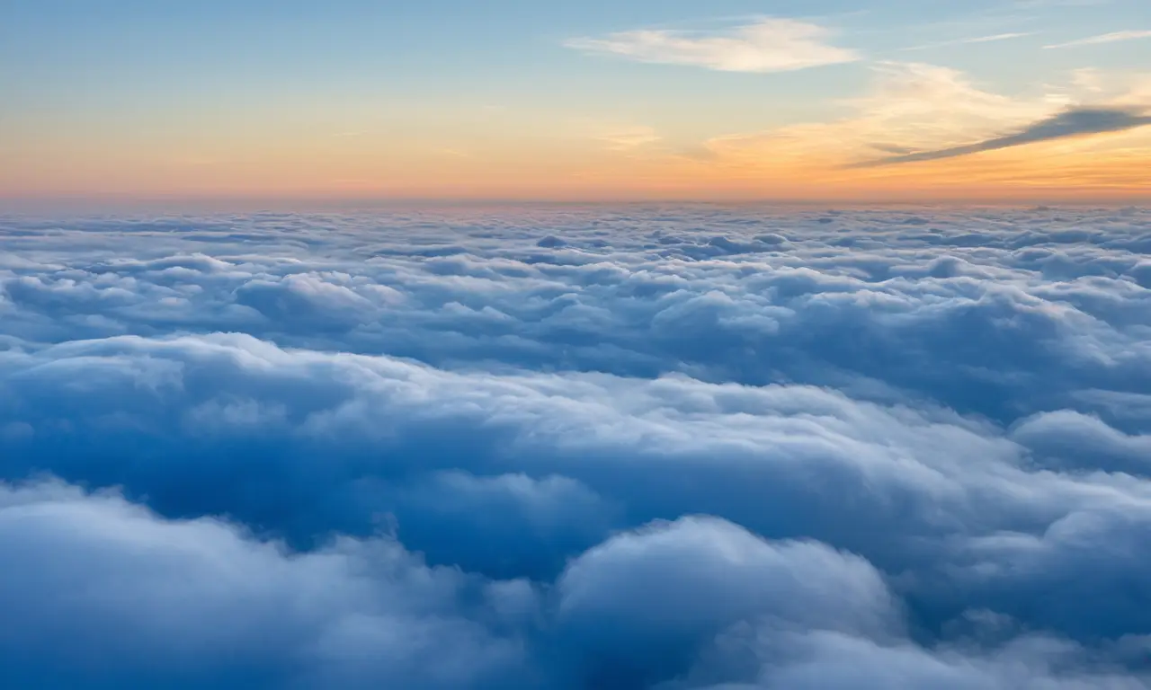 Nubes suaves crean un cielo sereno y bello