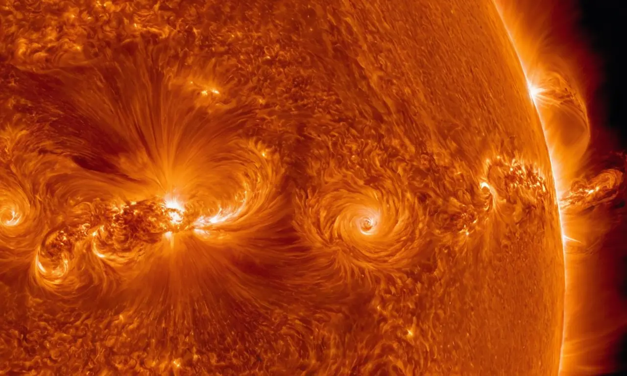 Sol brillante y dinámico con Tierra pequeña